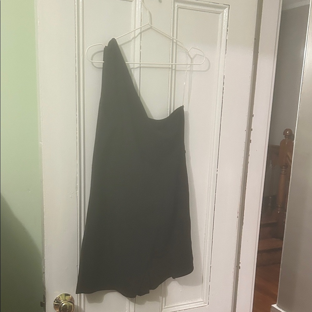 ePretty Black One-Shoulder skirt